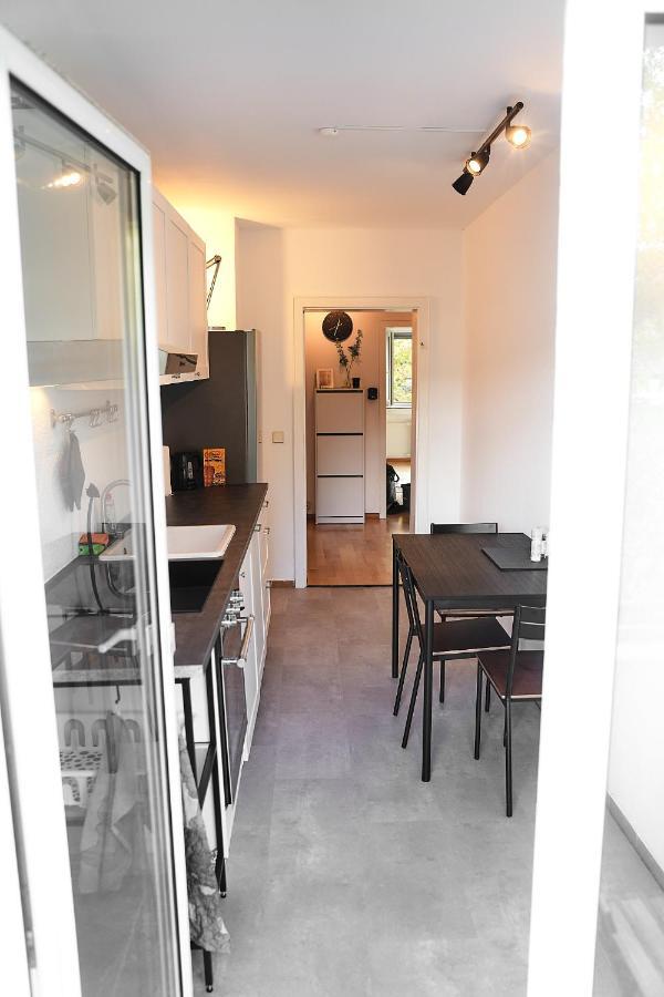 N2 Centrally Located 3-Room Apartment With Balcony Or Individual Rooms Карлсруе Екстер'єр фото